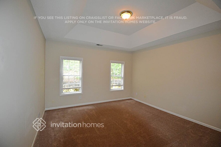 Building Photo - 960 Soaring Dr NE