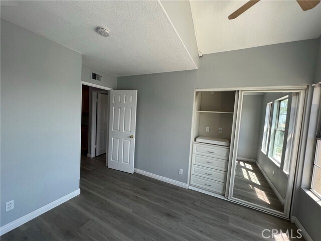 Building Photo - 543 S Eveningsong Ln