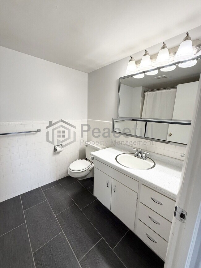 Building Photo - 515 S 1000 E