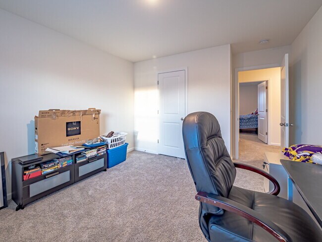 Building Photo - "Spacious Elegance Awaits: 4-Bedroom Haven with Granite Touches in Sumter"