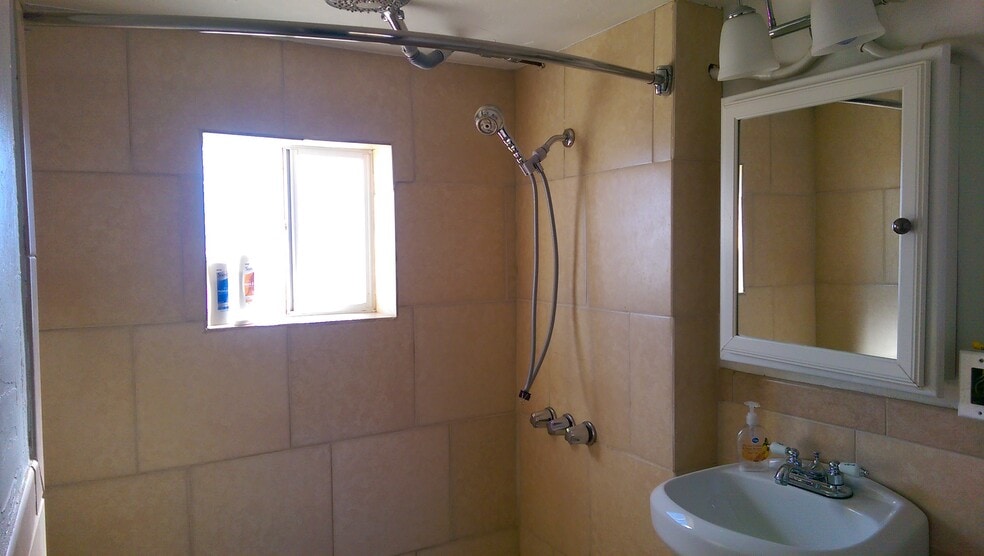 Building Photo - 2395 Jade Ave