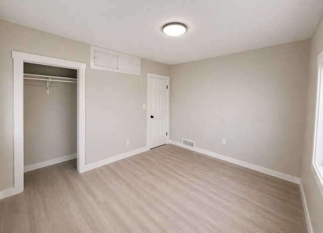 Building Photo - 516 N Hudson Ave
