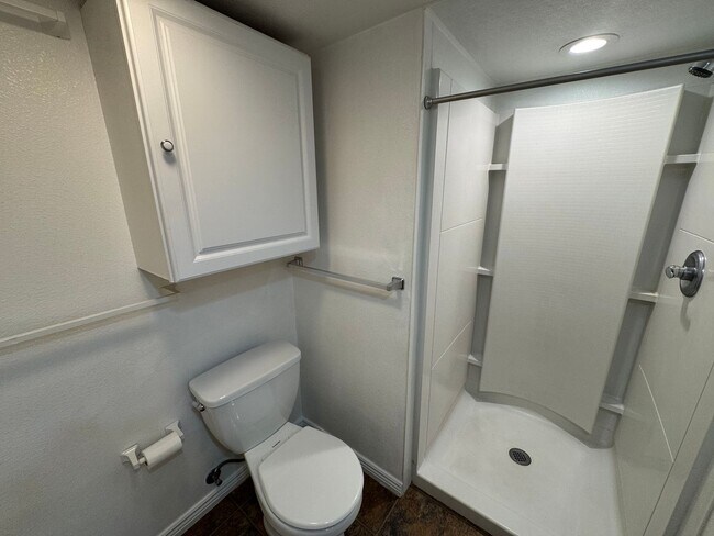 Building Photo - LEASING! Available June 30th