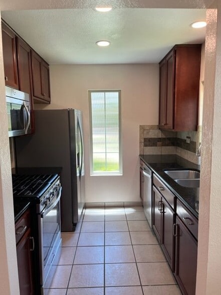 Building Photo - 13076 Wimberly Square