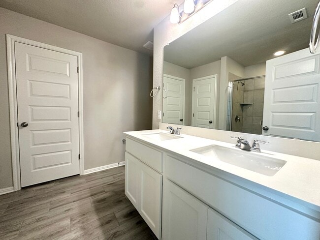 Building Photo - COMING SOON - MID MAY