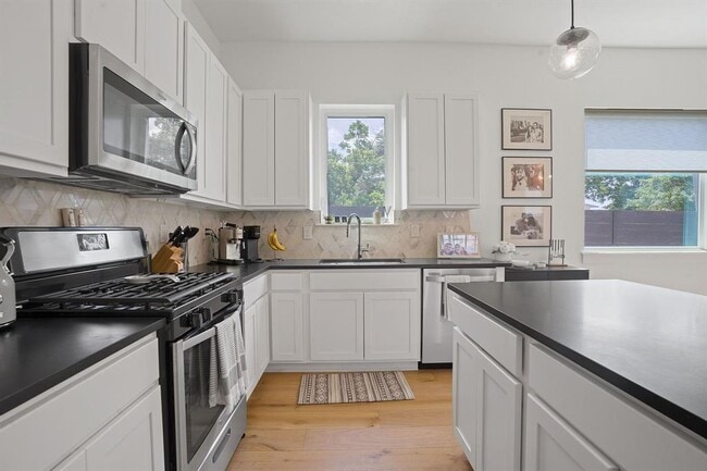 Building Photo - 5806 Sutherlin Rd