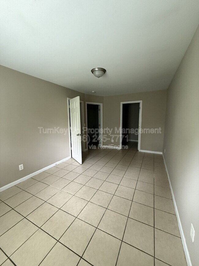Building Photo - 1202 Laredo Ave