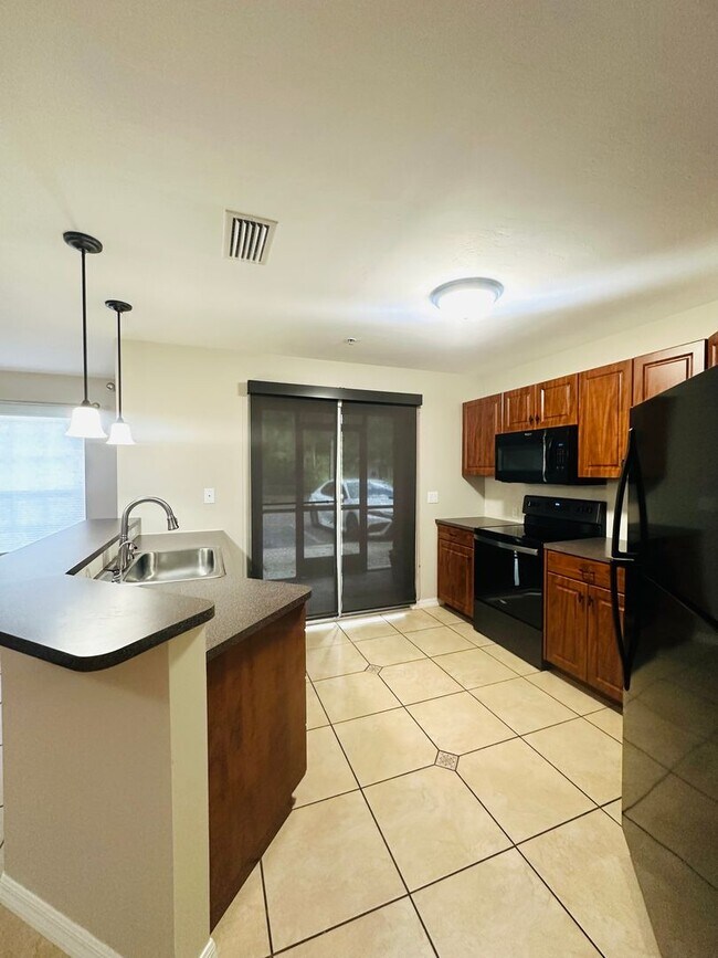 Building Photo - Beautiful 2/2 in Allen's Park available NOW