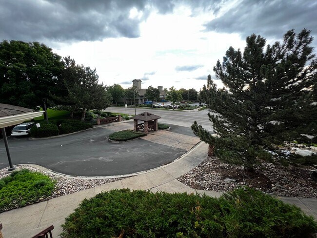 Building Photo - 2 bed 2 bath condo off Harmony in Fort Collins!