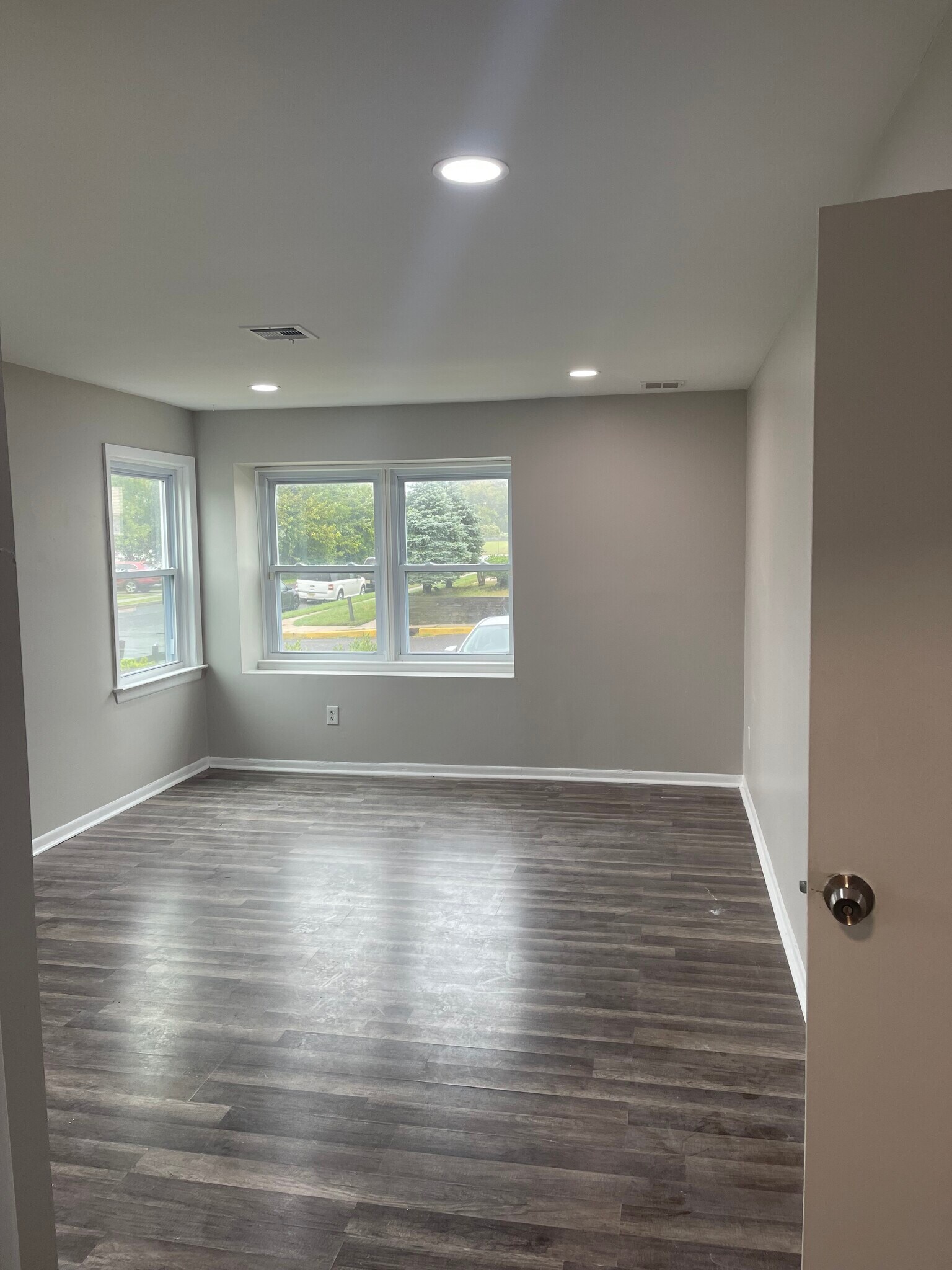 Building Photo - 700 N Franklin Blvd