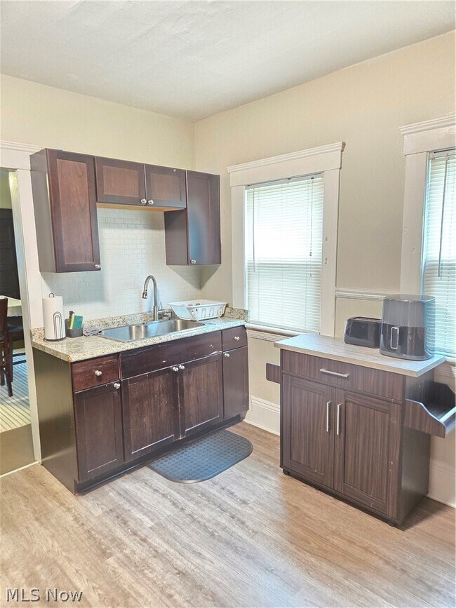 Building Photo - 1450 E 110th St