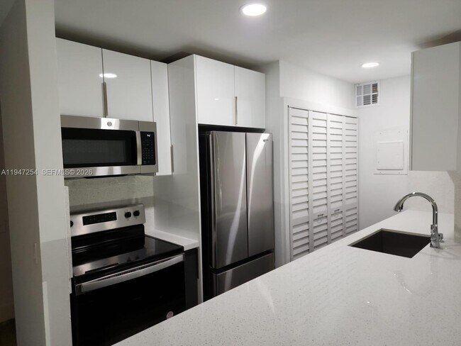 Building Photo - 4545 Treehouse Ln