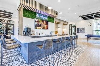 Building Photo - Bainbridge Cary