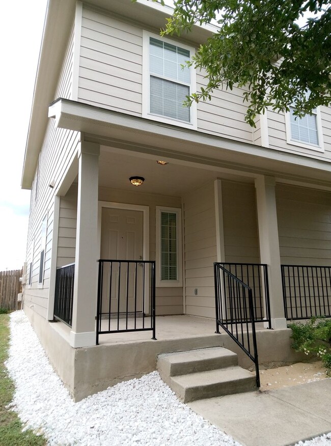 Building Photo - Beautiful and Spacious 4bedroom/2bath Home