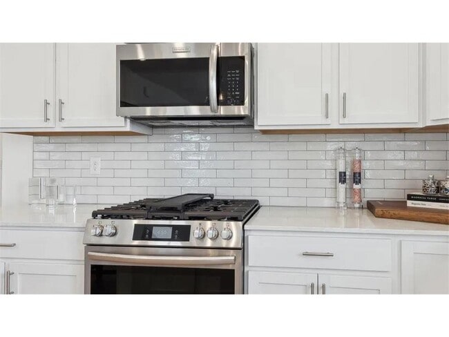 Building Photo - 2339 Jandell Ave NE