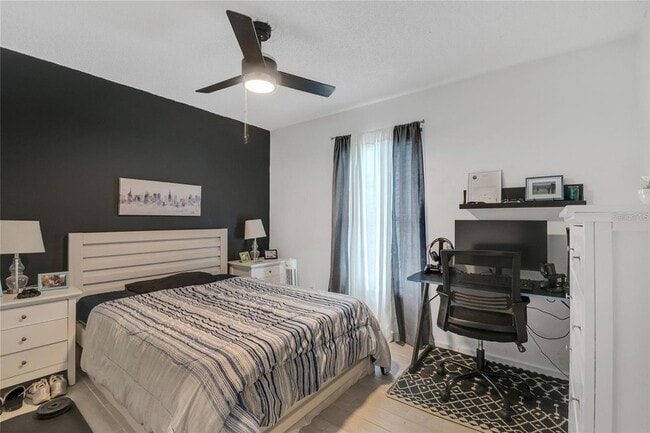 Building Photo - 4754 Lake Shore Dr