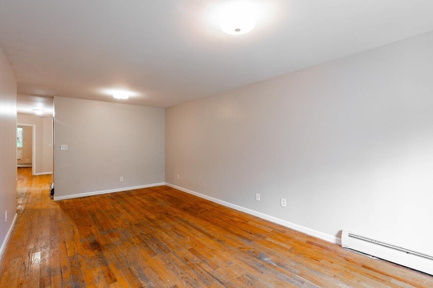 Building Photo - Sunlit Brooklyn Gem | Charming Apartment in a Prime Neighborhood