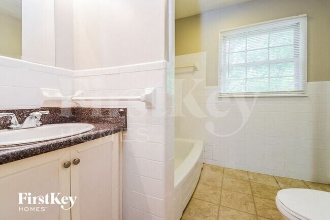 Building Photo - 5674 Sandhurst Dr