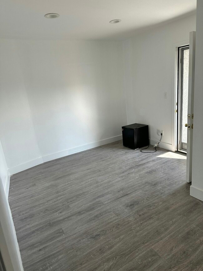 Building Photo - 15306 El Camino Ave