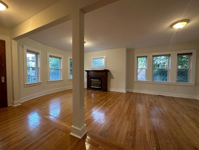 Building Photo - 8 Silvey Pl