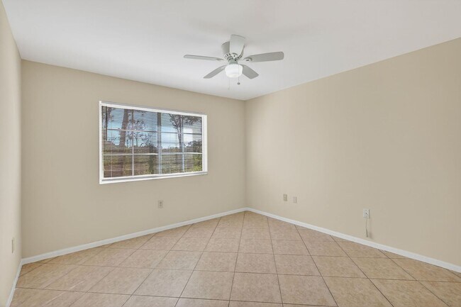 Building Photo - 1/1 Condo with Screened-in Balcony in Resort Style Community, Move in Ready!