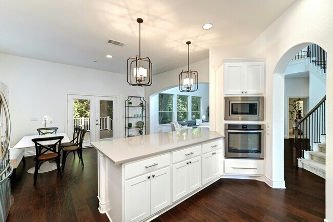 Building Photo - 2400 Winsted Ln