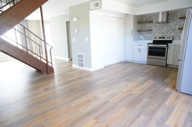 Building Photo - 3827 S Mill Ave