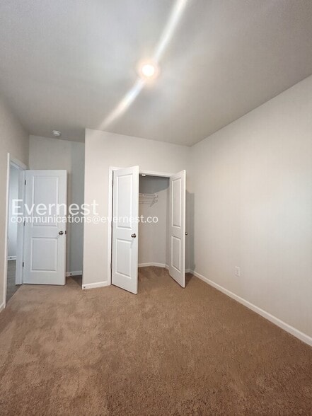 Building Photo - 124 Lightning Dr