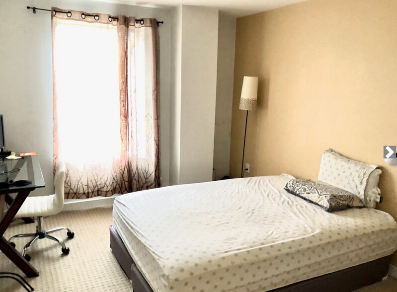 Building Photo - 16 Miner St