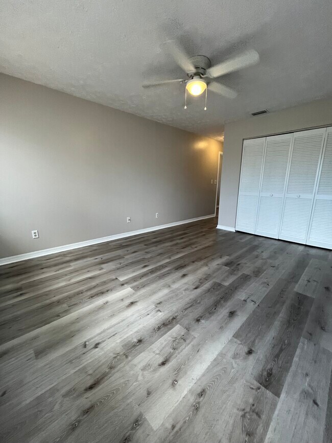 Building Photo - 1580 SW Crossing Cir