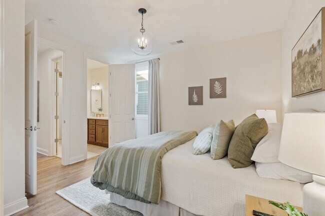 Building Photo - 1036 Clifton St