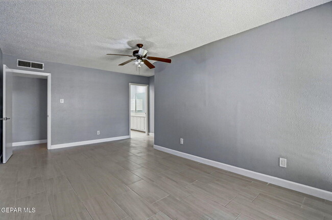 Building Photo - 6141 Sierra Valle Ln