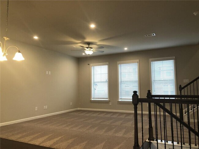 Building Photo - 3000 Regal Crown Dr