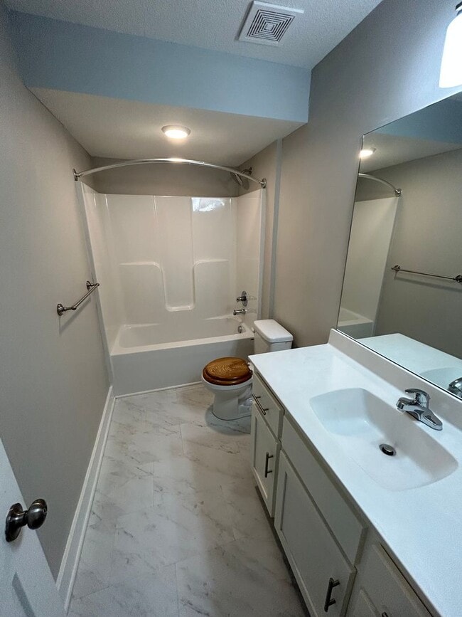 Building Photo - Coming November 2025! Spacious 4 Bed / 2 B...