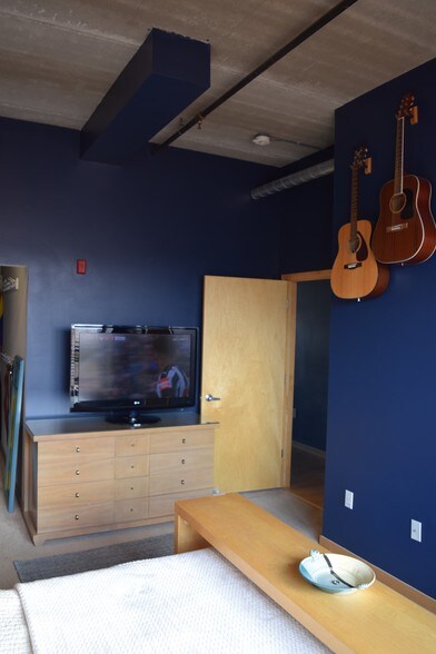 Building Photo - 210 S Water St