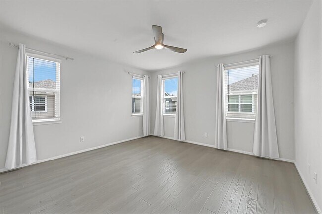 Building Photo - 1528 Lakeline Oak Dr