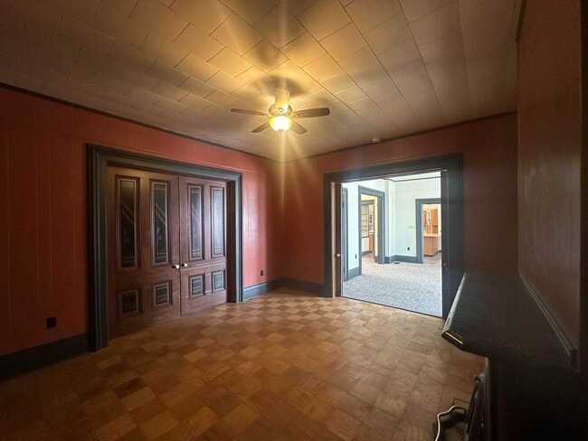 Building Photo - 711 W Adams St
