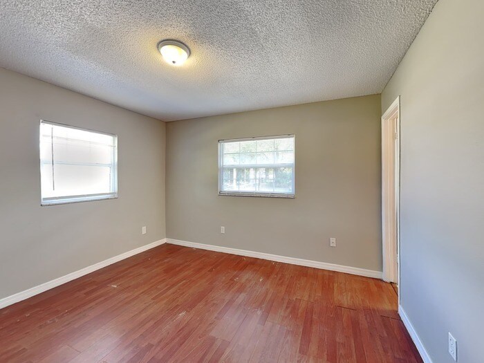 Building Photo - 2755 Ravenall Ave
