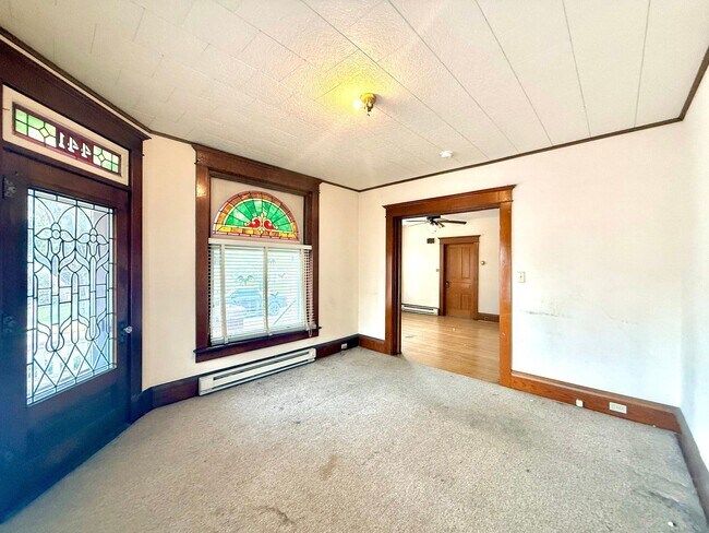 Building Photo - 441 Walnut St