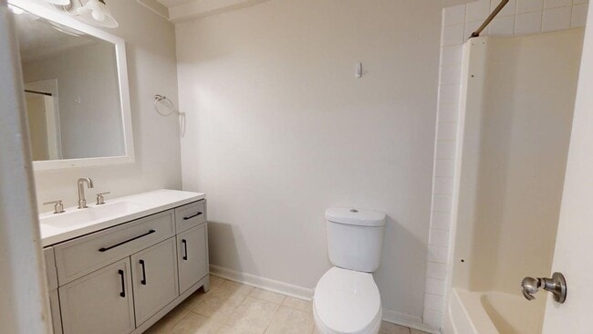 Building Photo - Convenient and Comfy