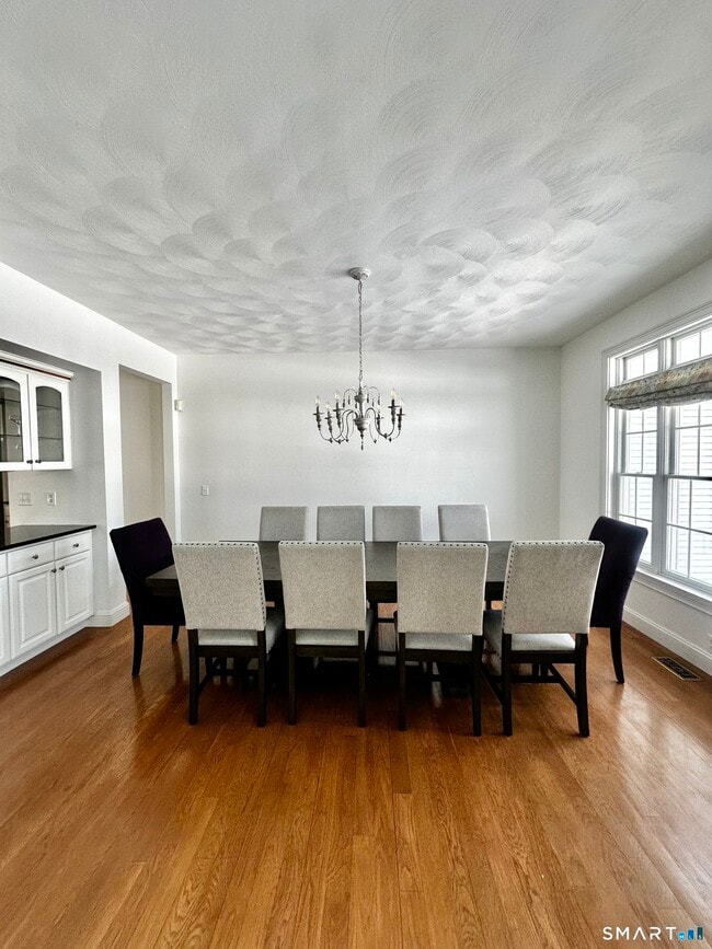 Building Photo - 9 Leeward Ln