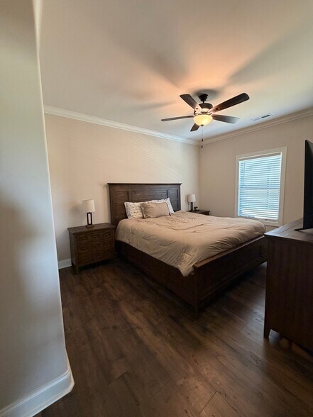 Building Photo - 26316 Woodfield Dr