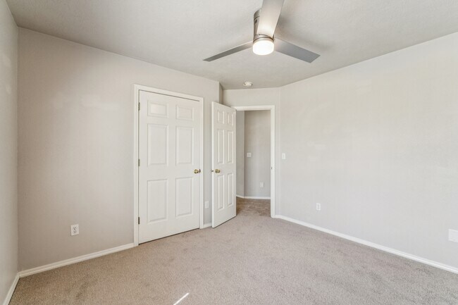 Building Photo - 8210 Waterside Ave