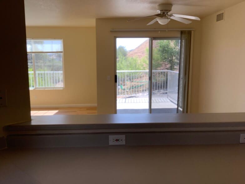 Building Photo - 604 N Bagby Dr