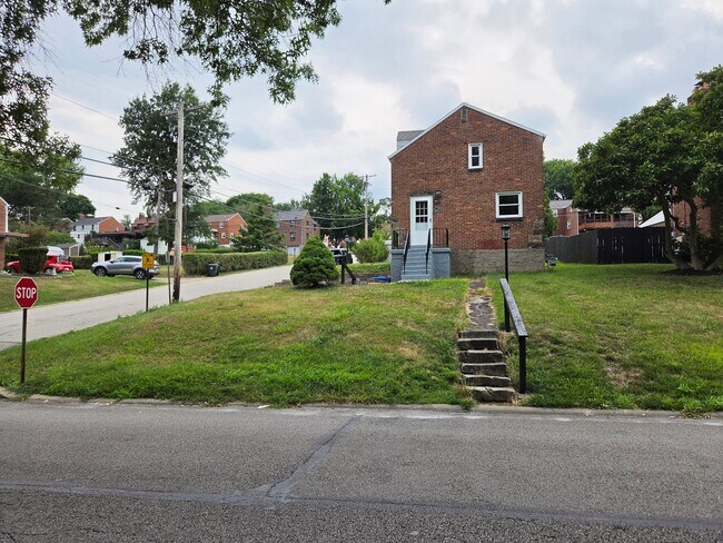 Building Photo - 5272 Fieldcrest Dr