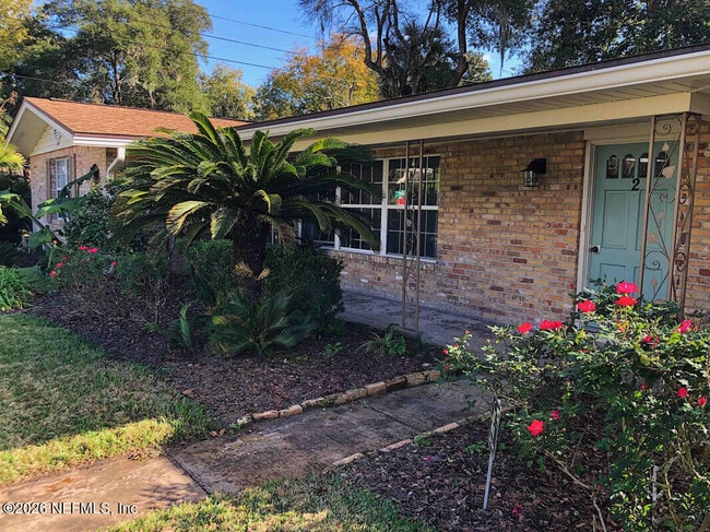 Building Photo - 2 Fairway Rd