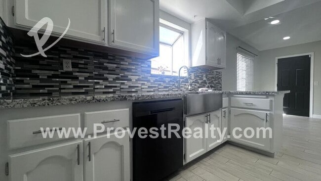 Building Photo - 13800 Driftwood Dr