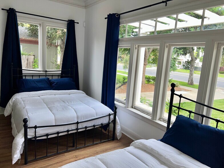 Building Photo - 5130 Magnolia Ave