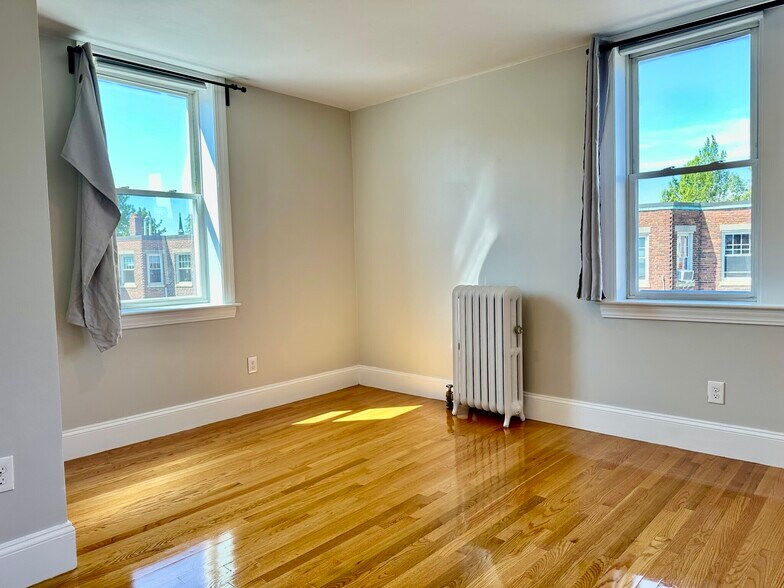 Building Photo - 76 Egmont St