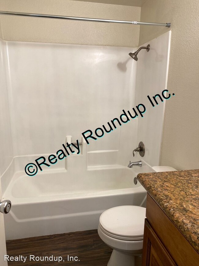 Building Photo - 2 br, 1 bath House - 504 Northbank Ct #88